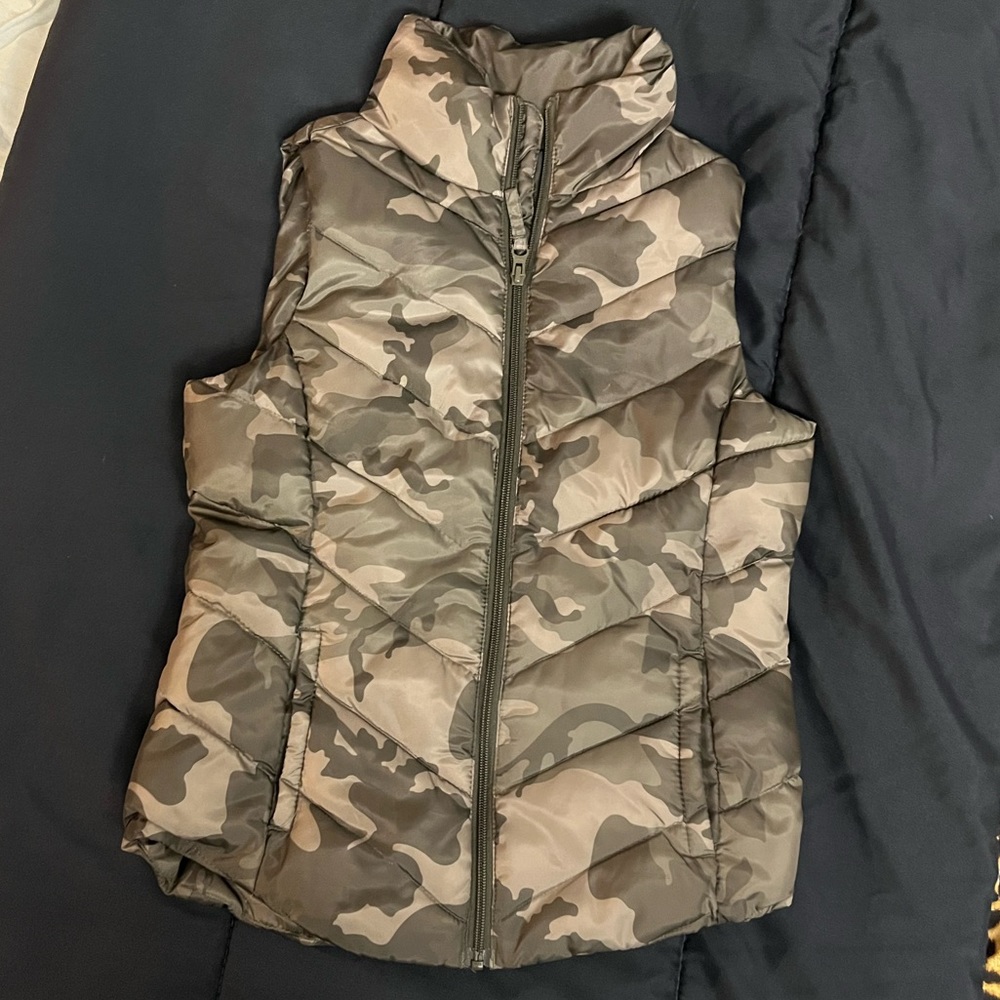 Camo puffer vest
